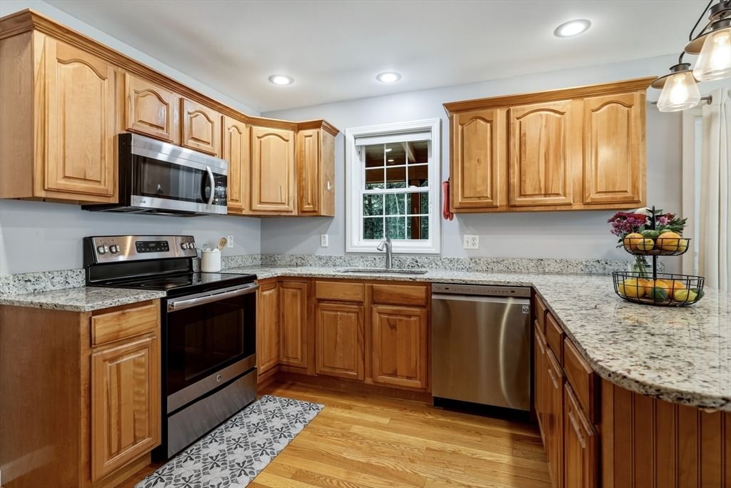 41 Country Ln, Sunderland, MA 01375 photo 2