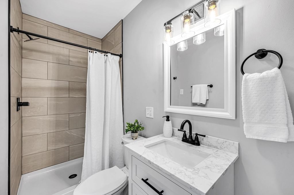 15 Myrtle Ave, Holyoke, MA 01040 photo 4