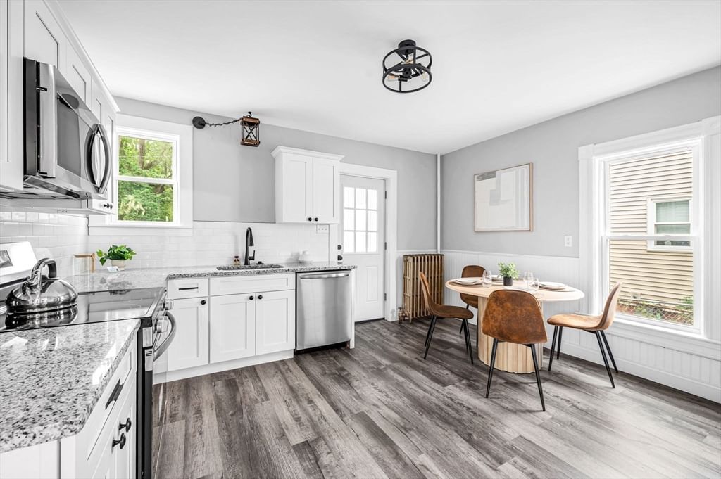 15 Myrtle Ave, Holyoke, MA 01040 photo 2