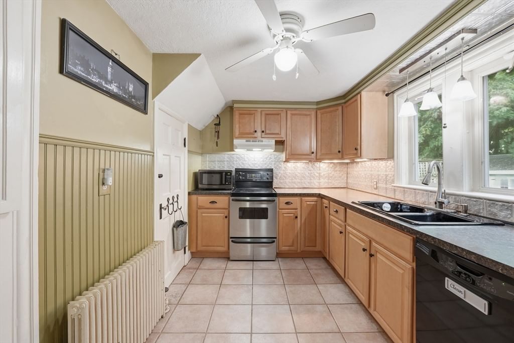 154 Barnard Rd Worcester — Photo 14 of 37