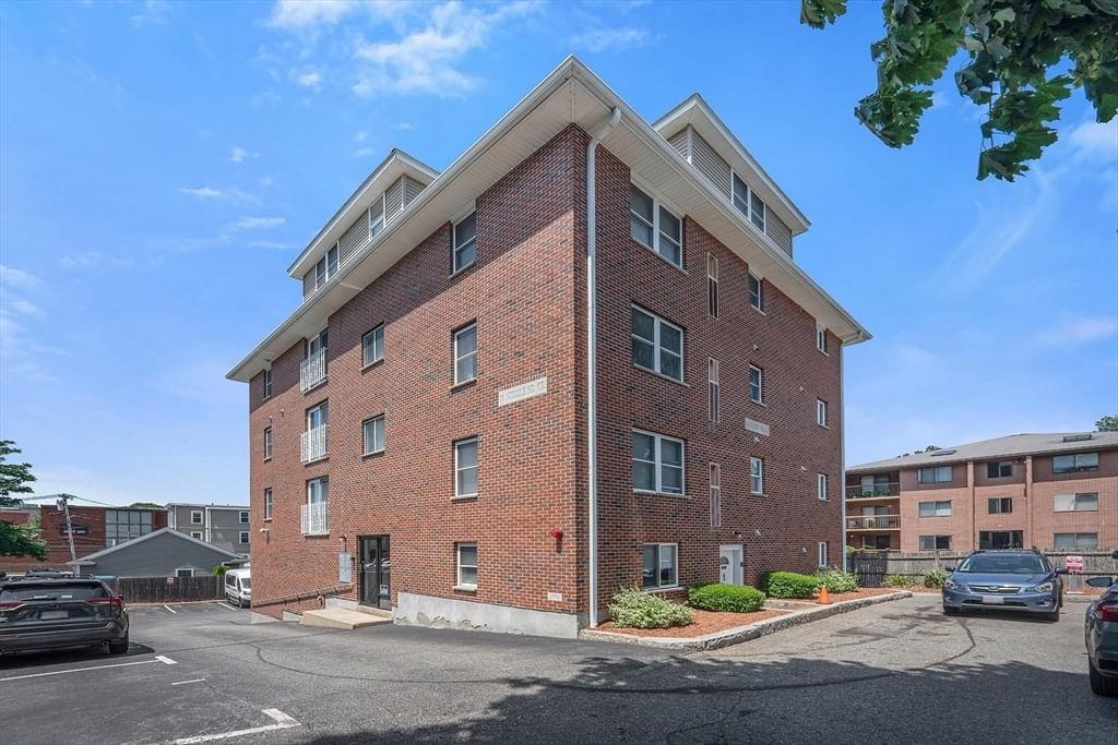 10 Middle Street Ct #7 Waltham — Photo 15 of 16