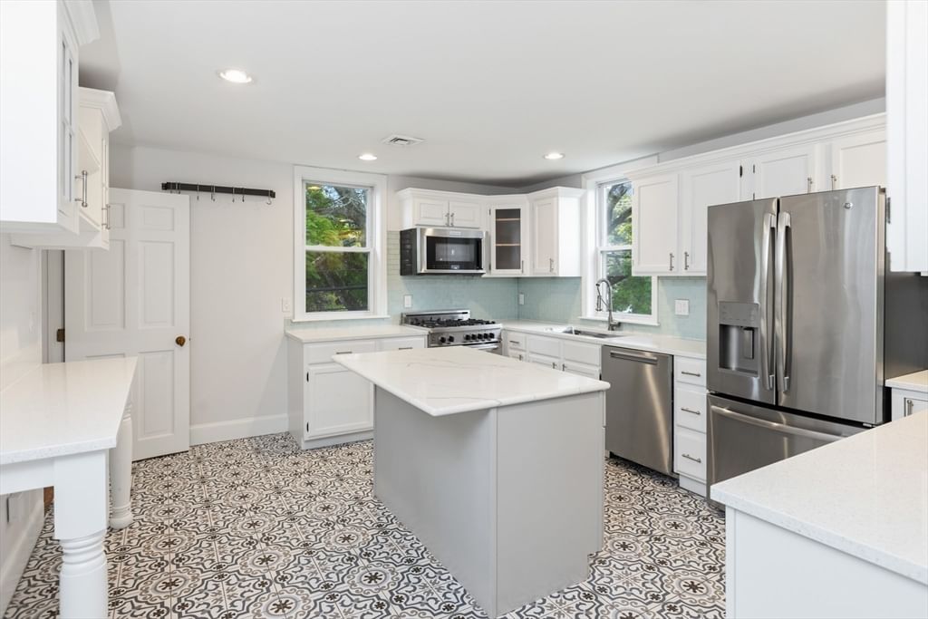 20 Ocean Ave #4 Marblehead — Photo 7 of 29