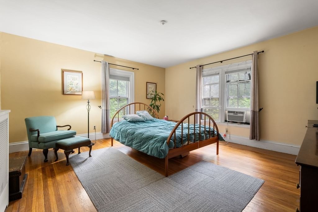 212 Chestnut Ave Boston — Photo 11 of 38