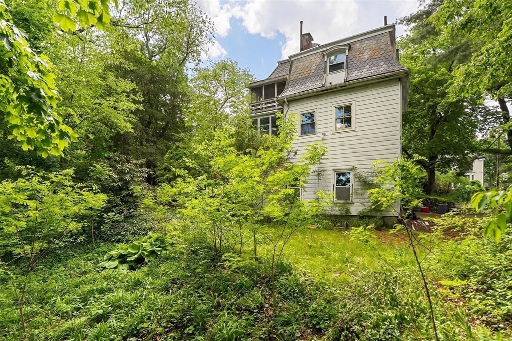 212 Chestnut Ave Boston — Photo 21 of 38