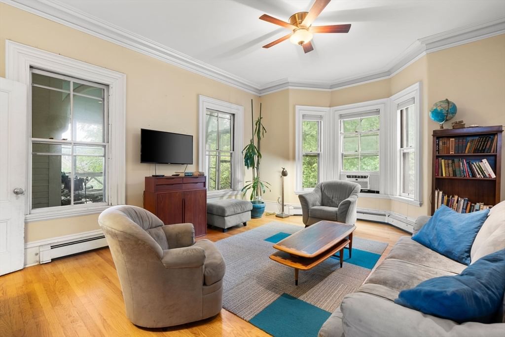 212 Chestnut Ave Boston — Photo 5 of 38