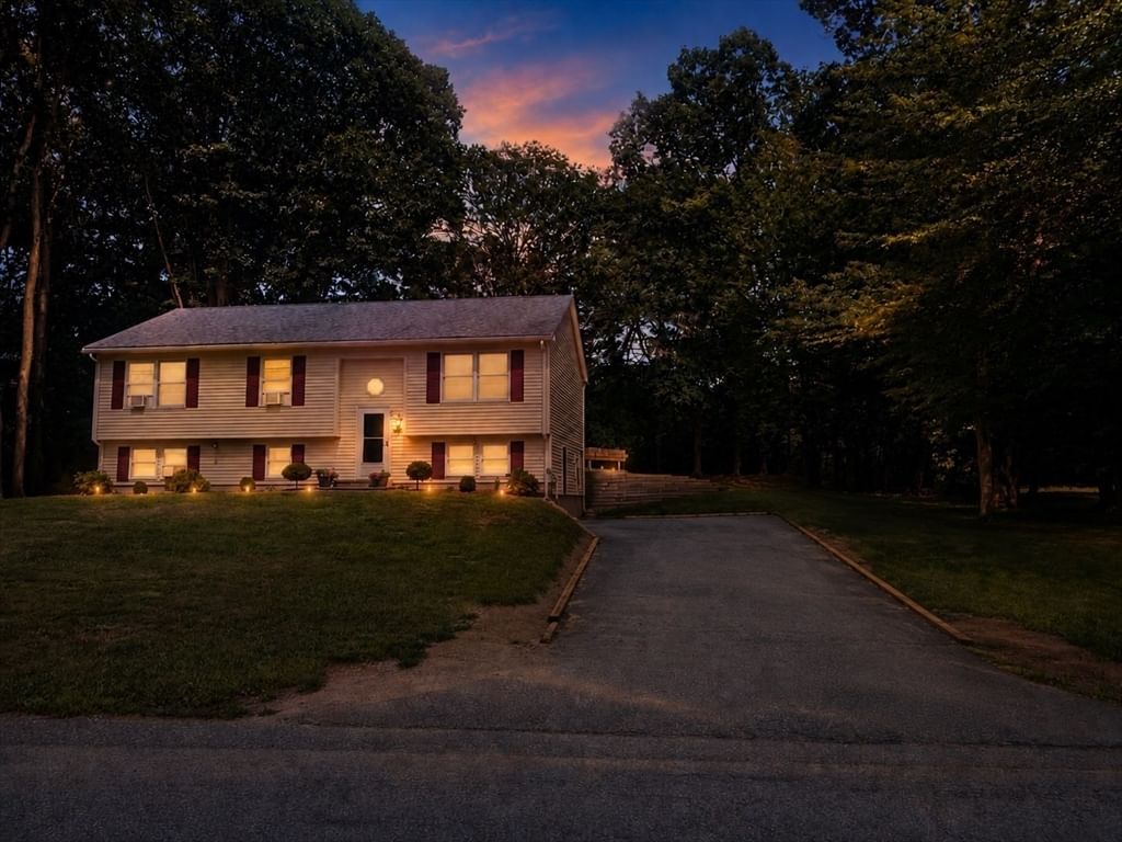 22 Reservoir Ave Swansea — Photo 2 of 26