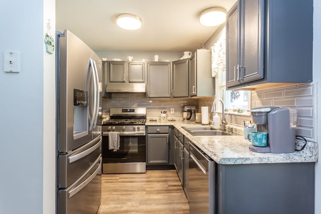 22 Reservoir Ave Swansea — Photo 4 of 26