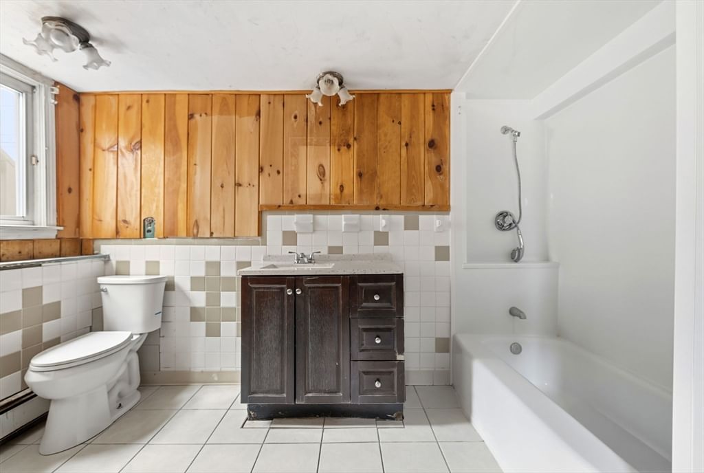 105 Oakwood Ave Revere — Photo 13 of 29