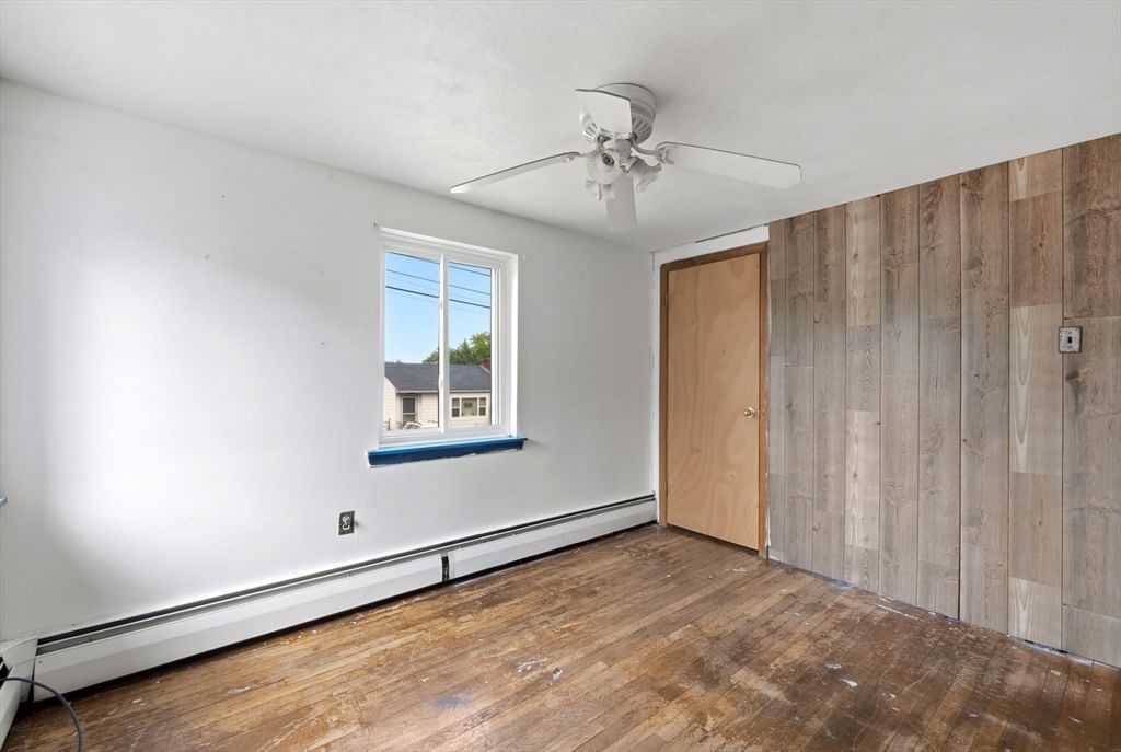 105 Oakwood Ave Revere — Photo 3 of 29