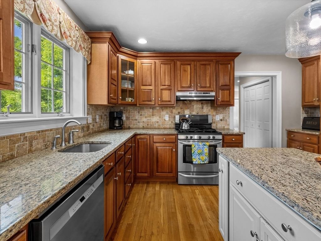 6 Warburton Lane, Westborough, MA Photo #12