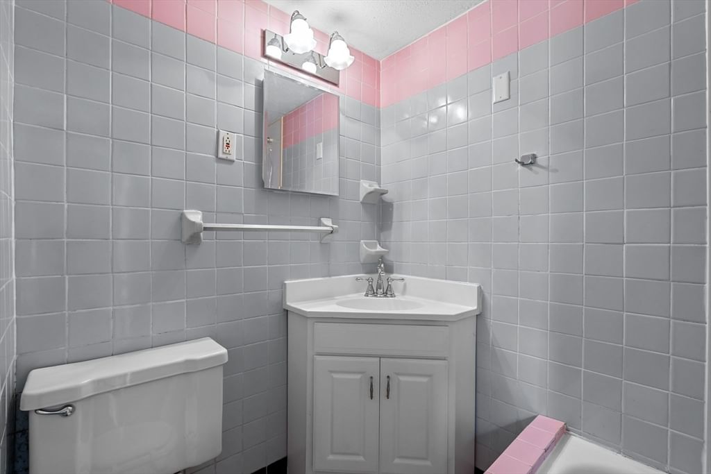 22-24 Greenview Avenue Boston — Photo 13 of 41