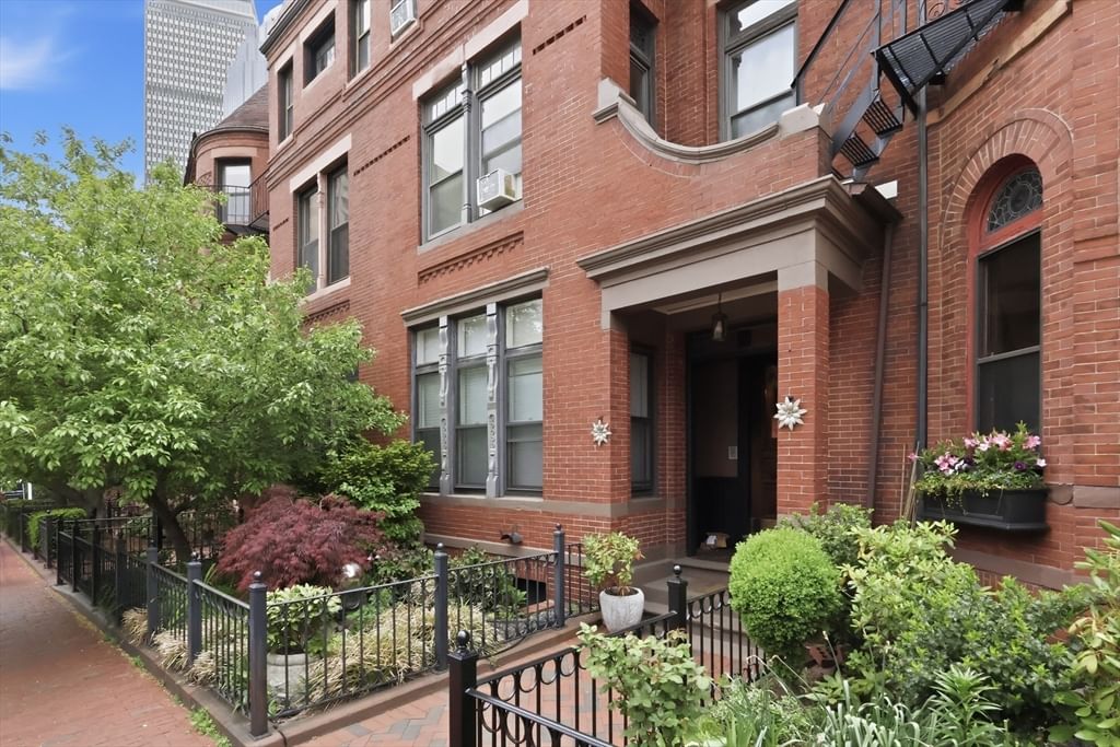 241 West Newtown St #8 Boston — Photo 1 of 9