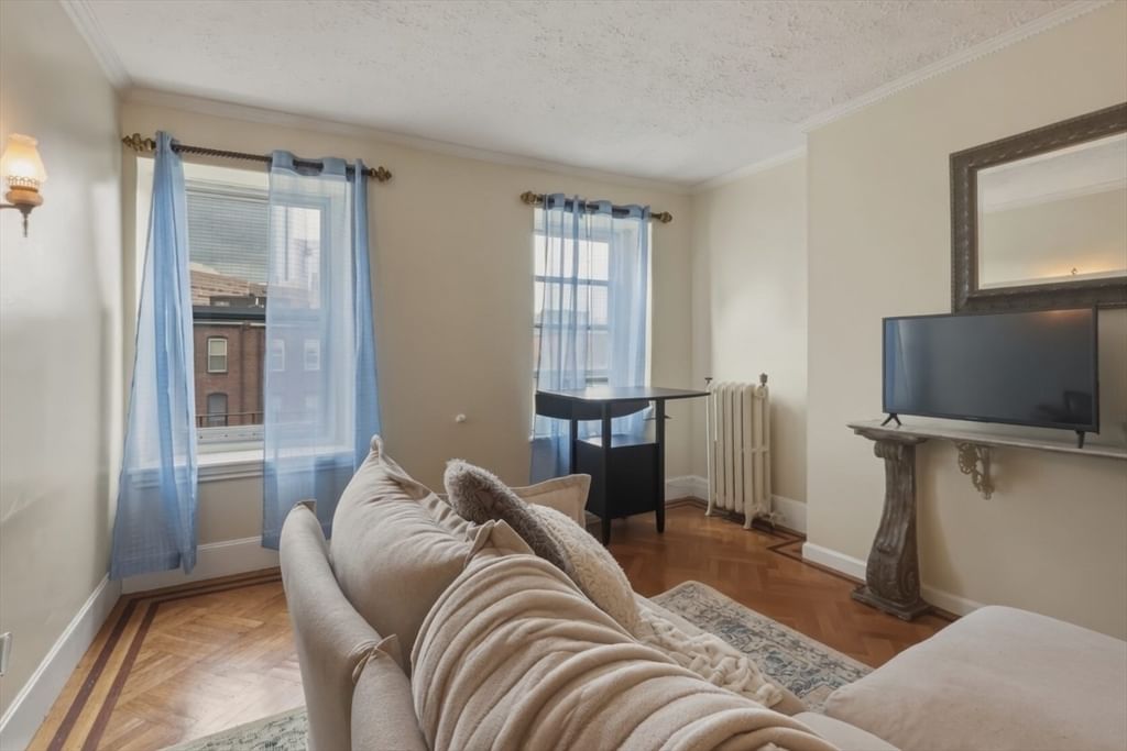 241 West Newtown St #8 Boston — Photo 2 of 9