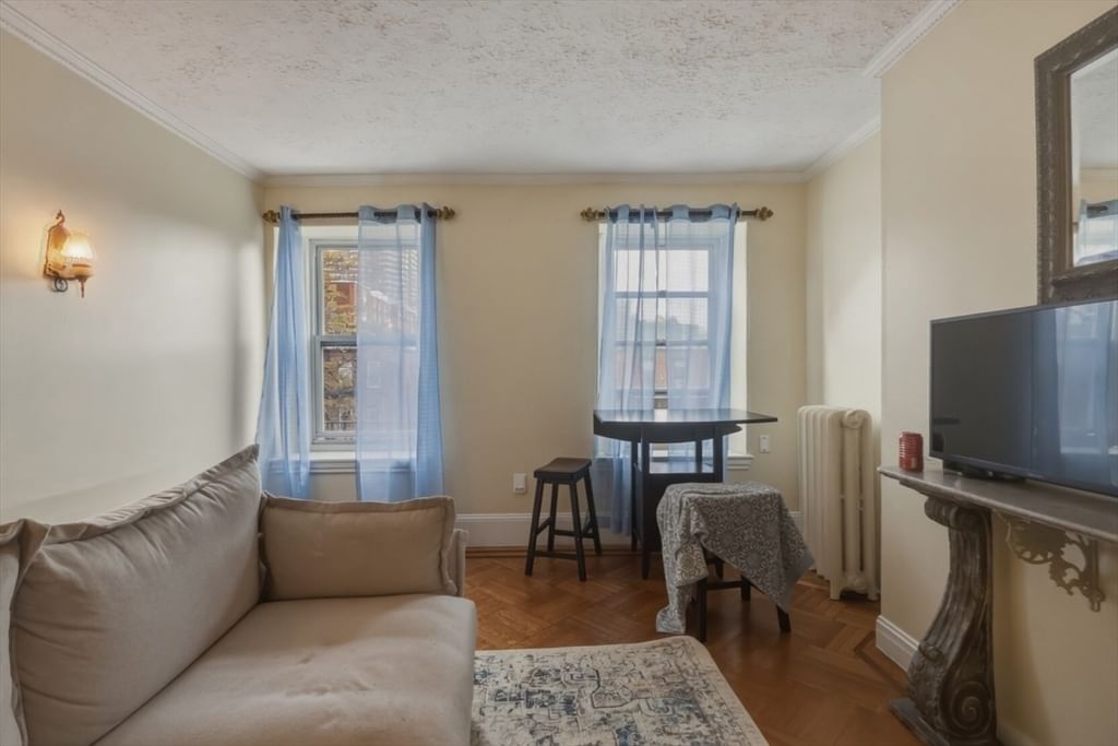 241 West Newtown St #8 Boston — Photo 3 of 9