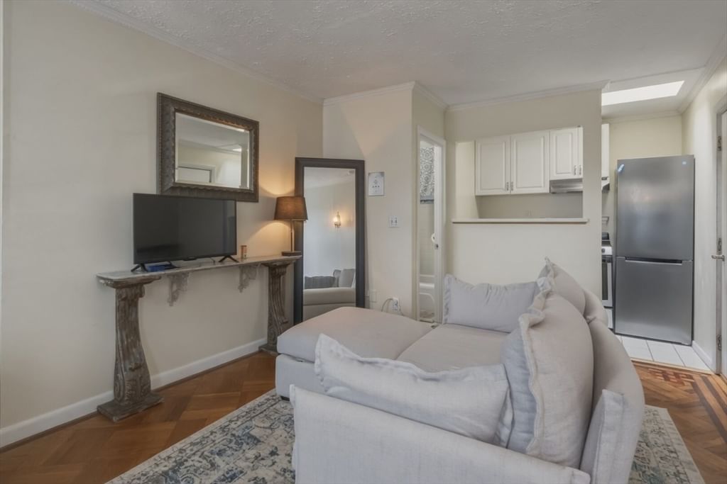 241 West Newtown St #8 Boston — Photo 4 of 9