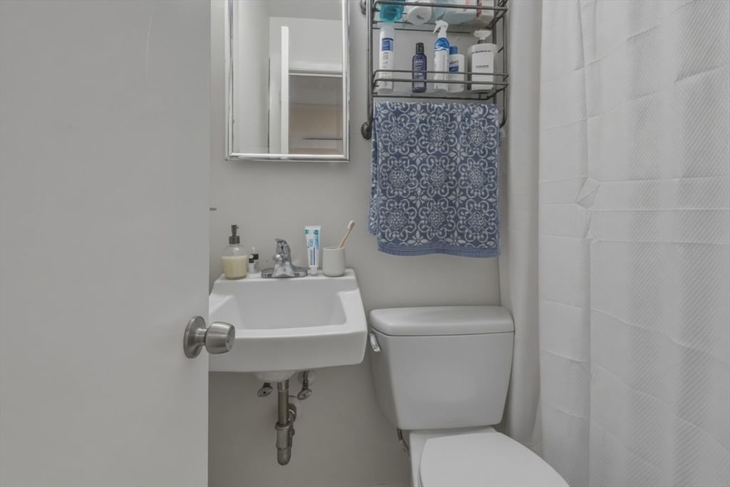 241 West Newtown St #8 Boston — Photo 7 of 9