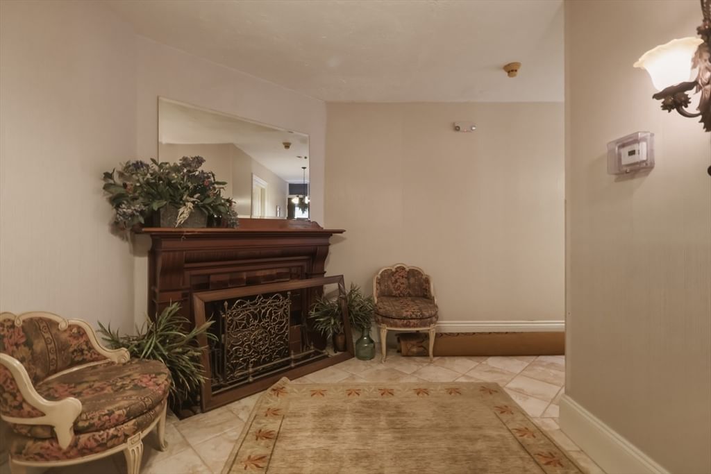 241 West Newtown St #8 Boston — Photo 8 of 9