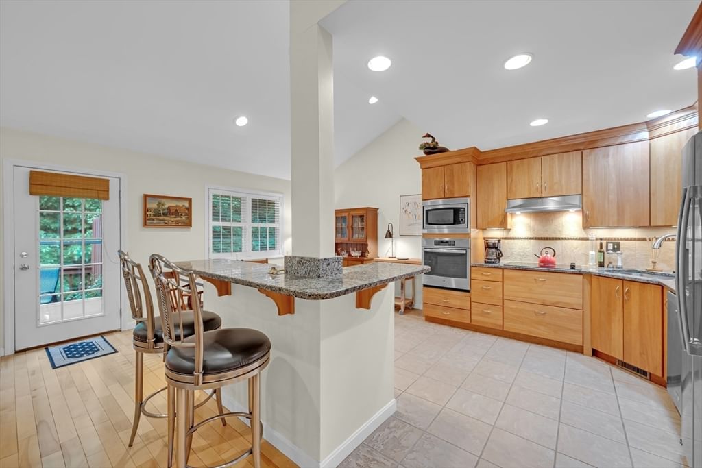 120 Colonial Dr #120, Sturbridge, MA 01566 photo 2