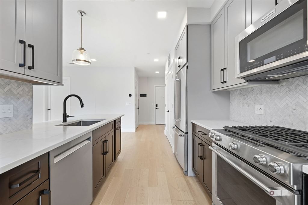 287 Maverick St #U202 Boston — Photo 10 of 18