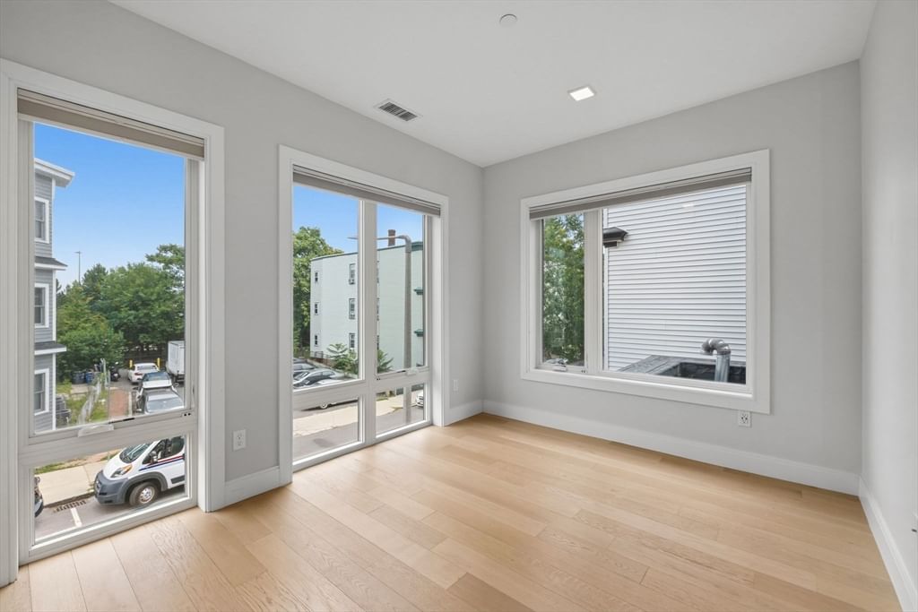 287 Maverick St #U202 Boston — Photo 11 of 18