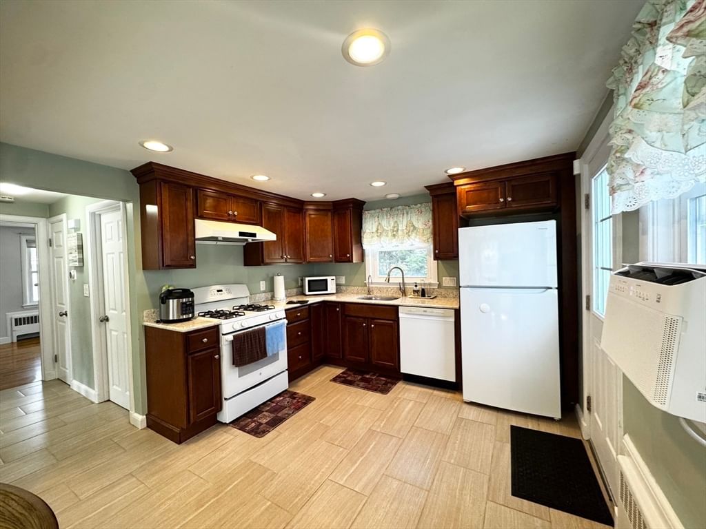 25 Breede Ter Dedham — Photo 11 of 32