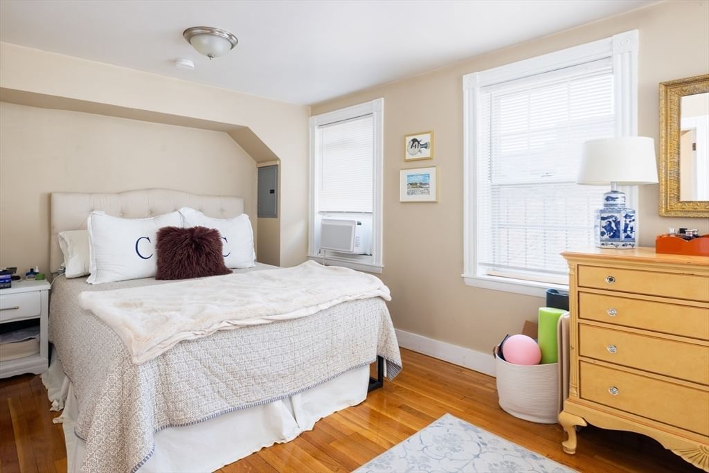 2 Derne Street Boston — Photo 12 of 26