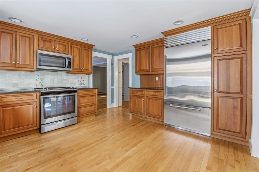 21 Goulding St E Sherborn — Photo 3 of 33