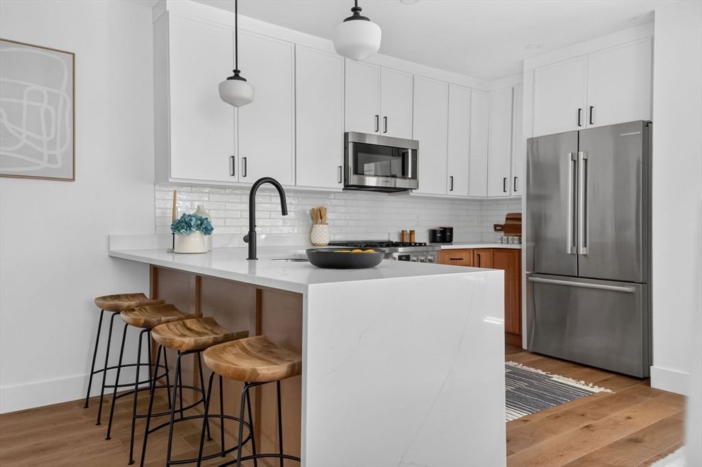 37 Kingston St #A Somerville — Photo 8 of 25