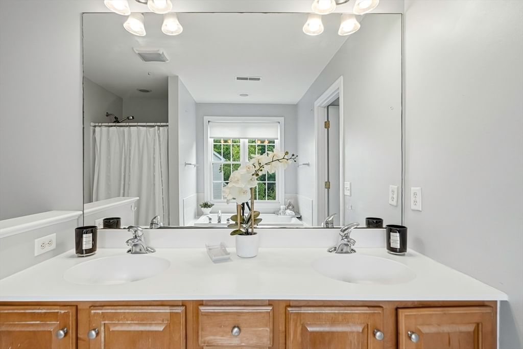 46 Tulip Cir. #46 Grafton — Photo 21 of 41
