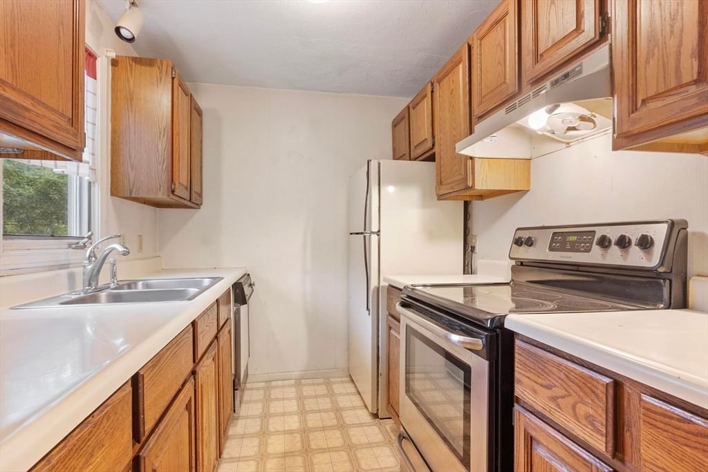 119 Cortland Cir #119 Leominster — Photo 7 of 33