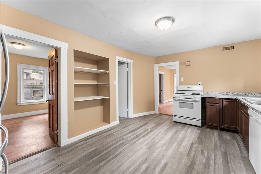 2 Hacker Ct Worcester — Photo 6 of 32
