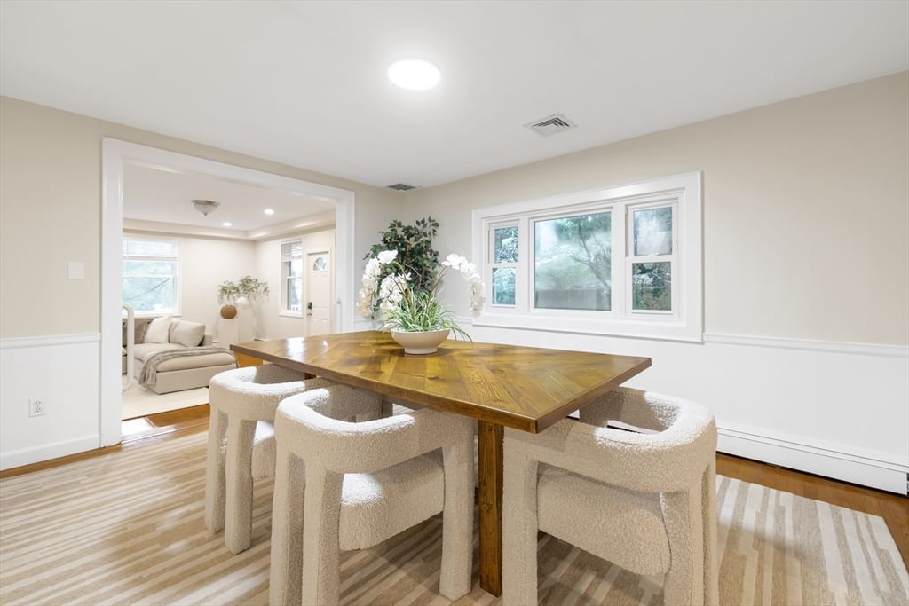 22 Bracebridge Road Newton — Photo 10 of 39