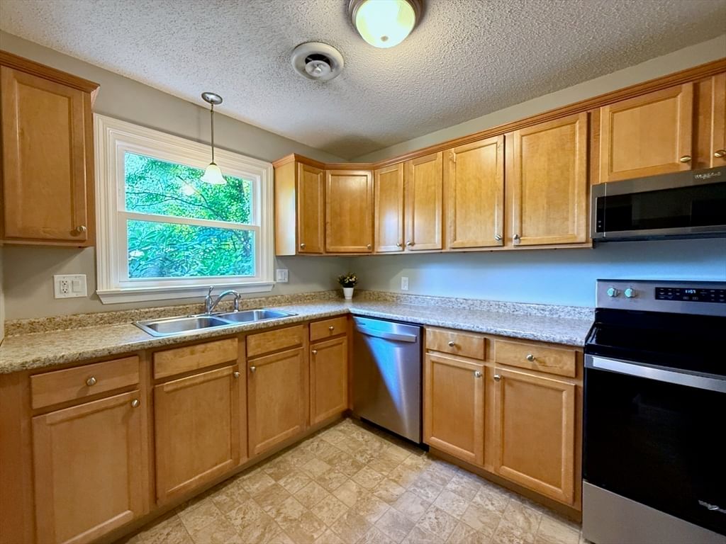 162 Prospect Ave #7 Northampton — Photo 6 of 22