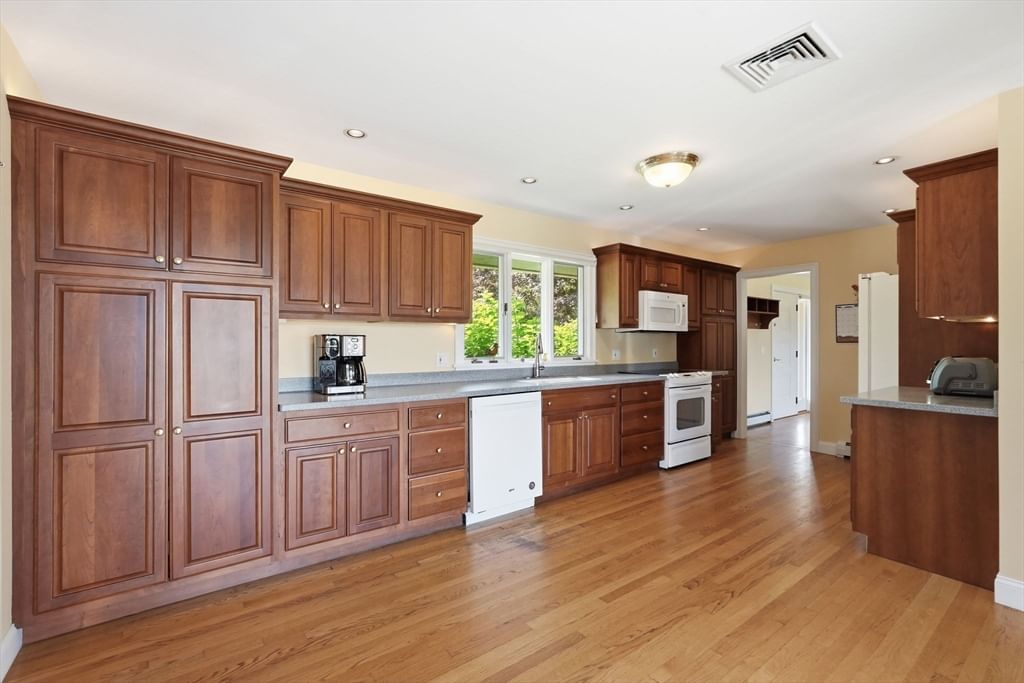 54 Sawmill Plain Rd, Deerfield, MA 01373 photo 2