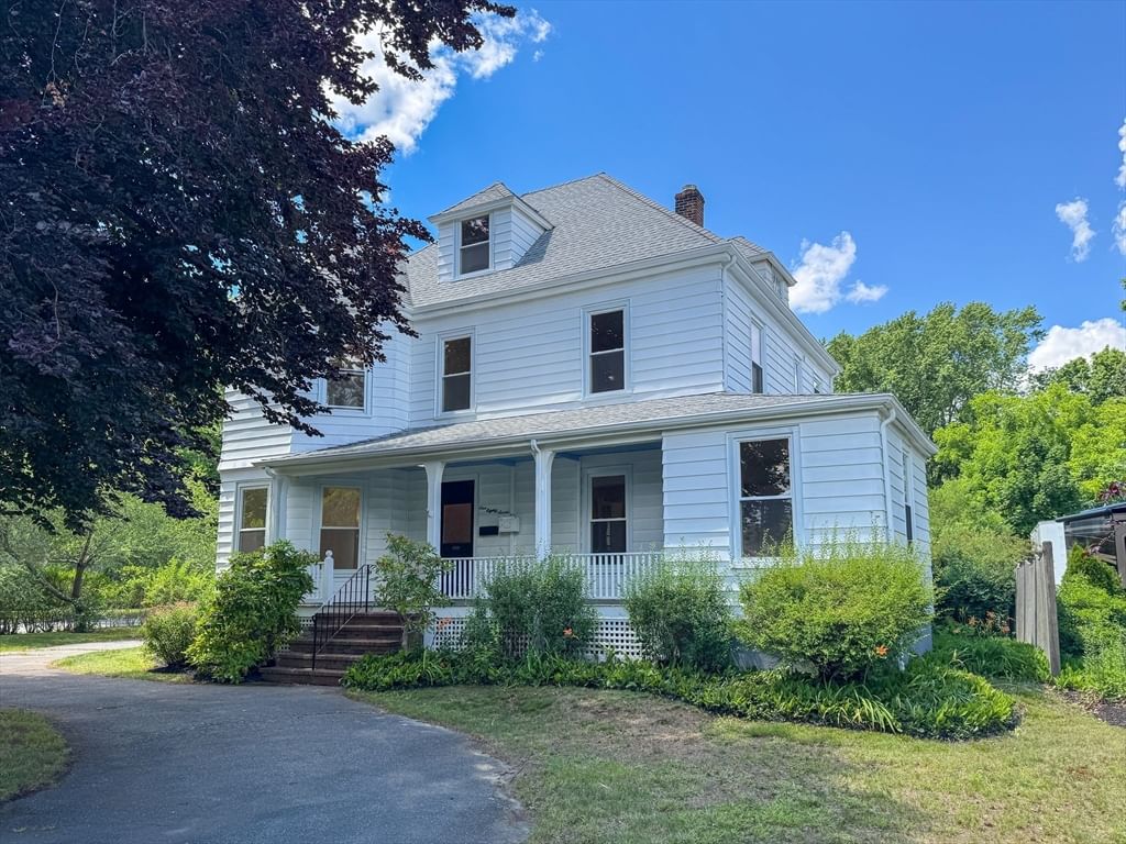 Photo of 187 Humphrey St, Marblehead, MA