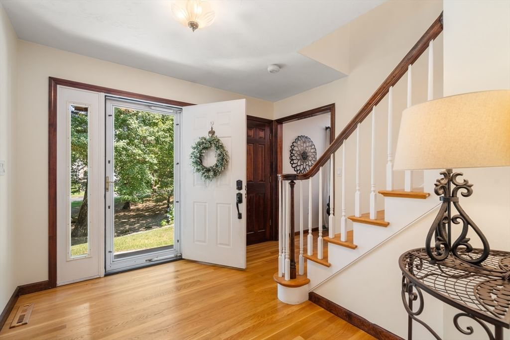 8 Gaslight Lane, Framingham, MA Photo #2