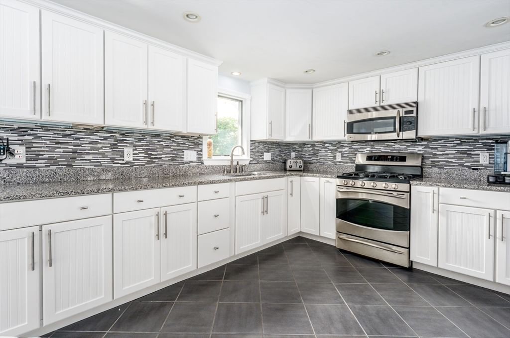 135 Baxter Ave Yarmouth — Photo 15 of 41