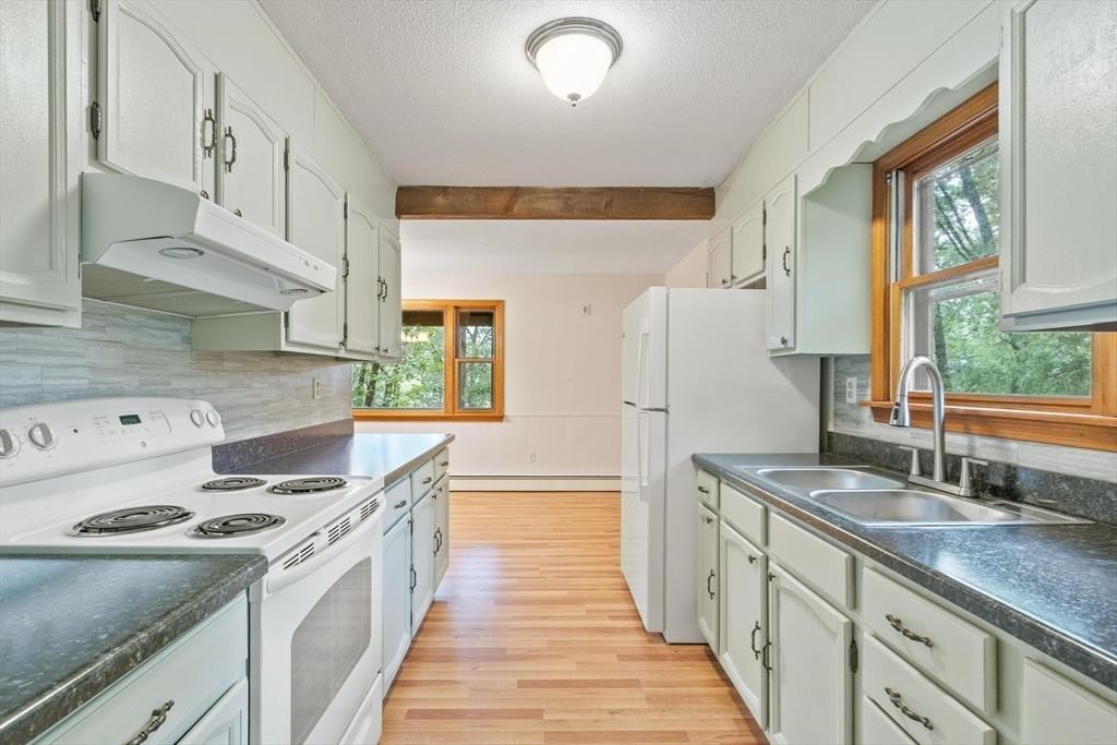 69 Lancaster Rd, Bolton, MA 01740 photo 2