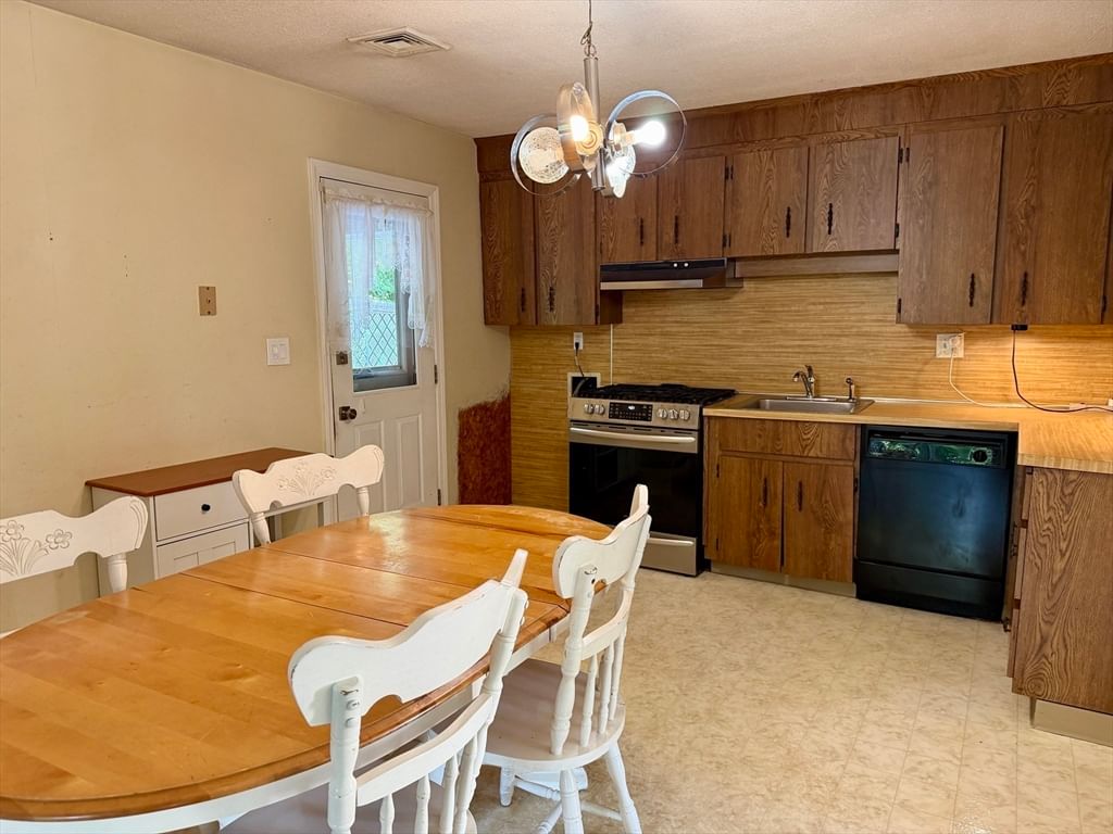 158 Nevens Cir, Rockland, MA, 158 Nevens Cir, Rockland, MA Photo #2