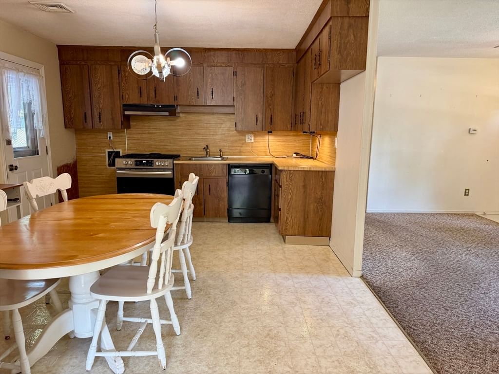 158 Nevens Cir, Rockland, MA, 158 Nevens Cir, Rockland, MA Photo #4