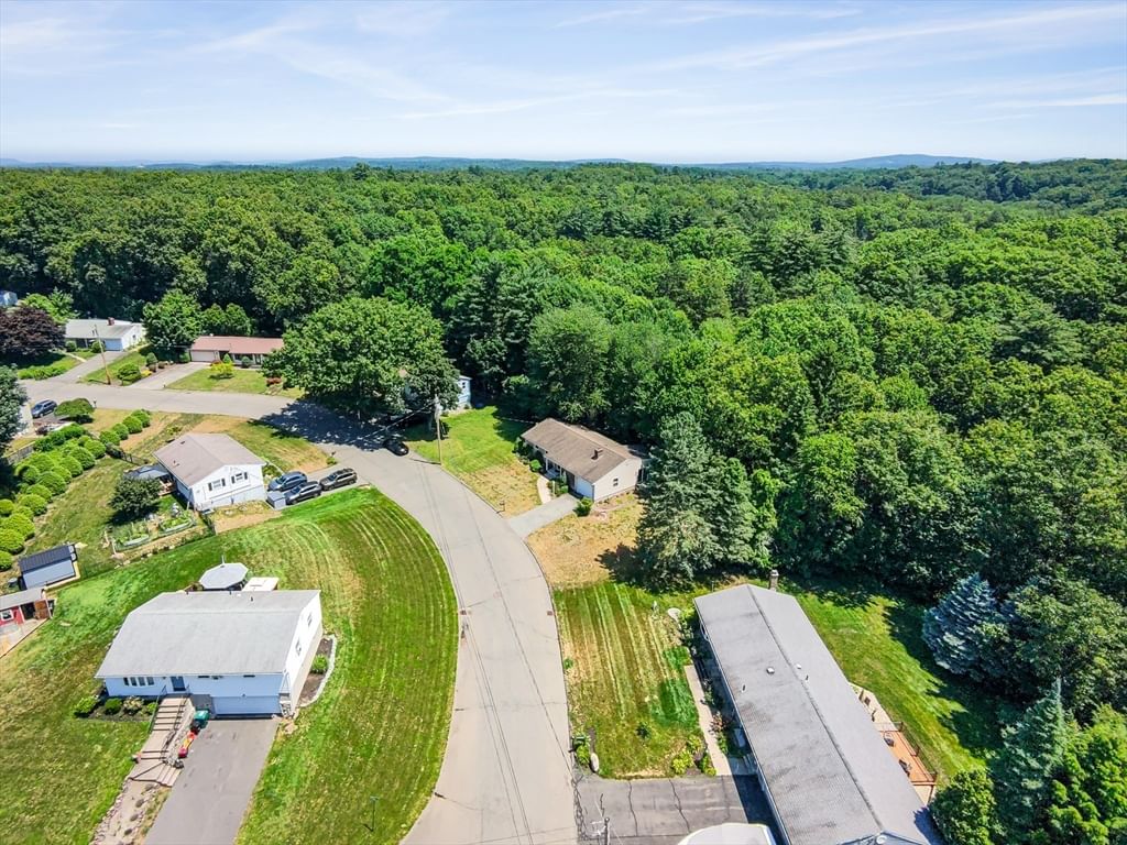 195 Murphy Lane, Chicopee, MA Photo #36
