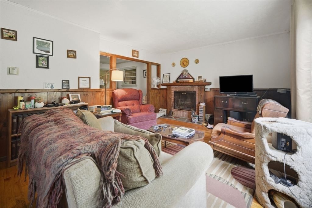 149 Old Farm Rd Springfield — Photo 4 of 23