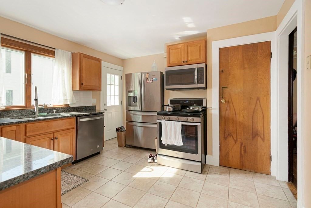 31-33 Underwood Ave #1, Newton, MA Photo #4