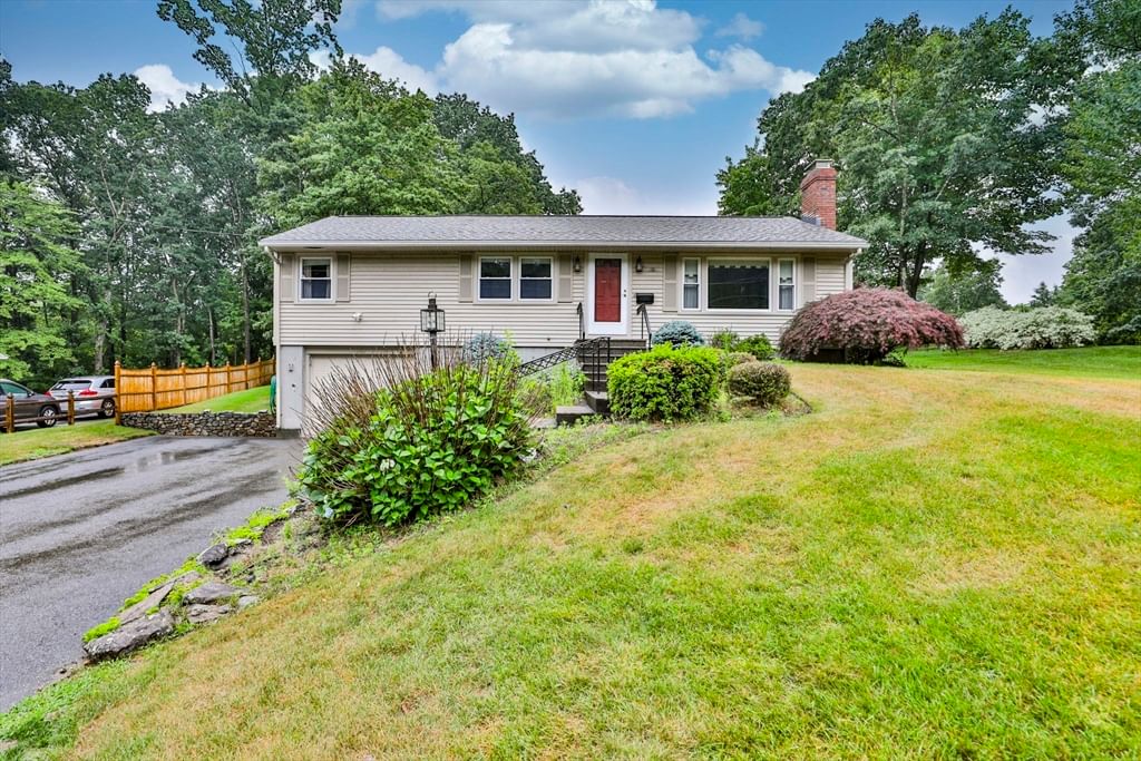 Photo of 443 Quinapoxet St, Holden, MA
