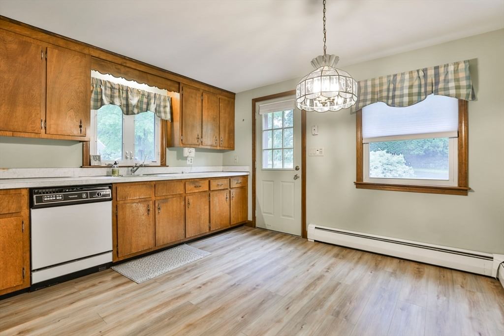 443 Quinapoxet St, Holden, MA Photo #4