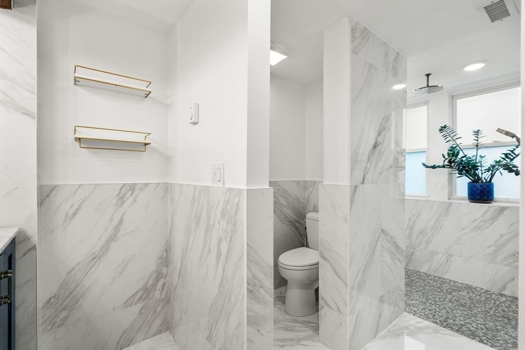 1504 Centre St #1, Boston, MA Photo #17