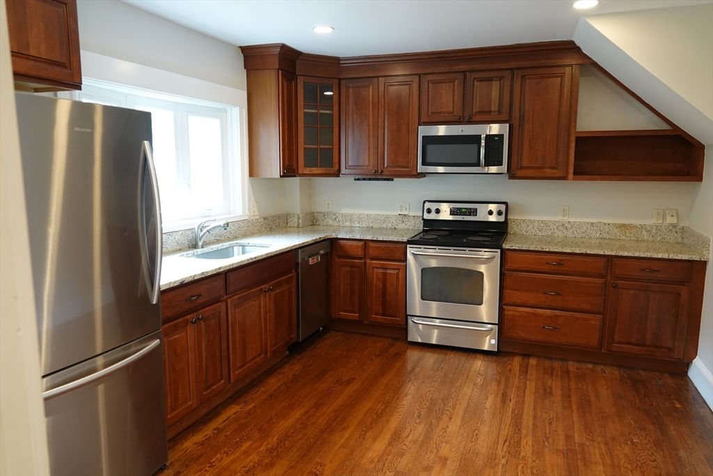 80 Center St, Burlington, MA Photo #5