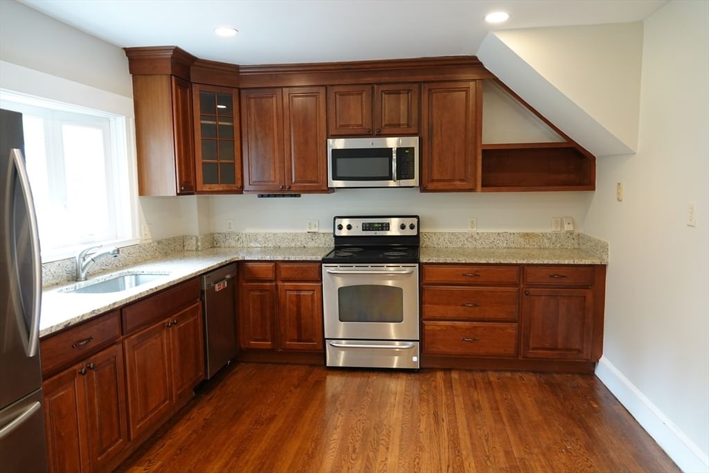 80 Center St, Burlington, MA Photo #6