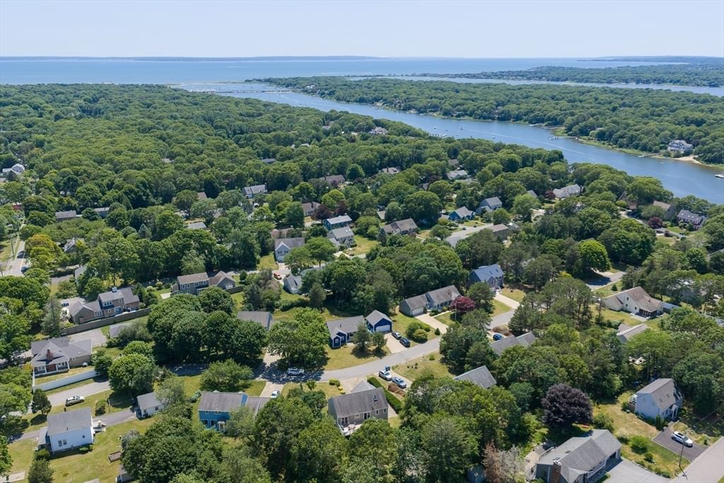 108 Pheasant Ln, Falmouth, MA Photo #2