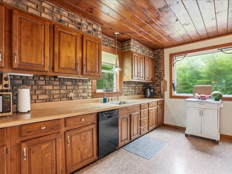 198 County St, Lakeville, MA 02347 photo 2